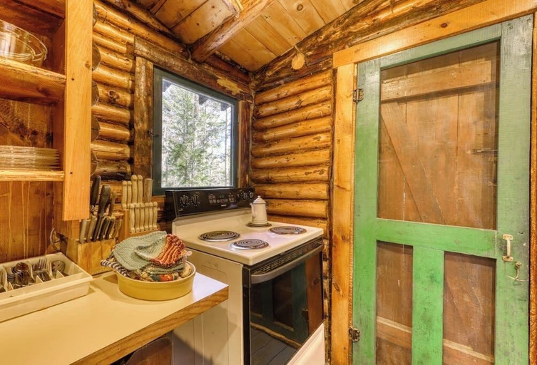 Others 4, Dreamy Wooded Cabin W/ Spacious Deck, Free Wifi, Secluded Location & More, Lincoln