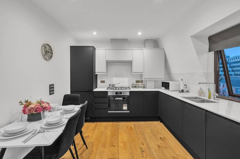 Others 5, 2-bed Apartment Near Canada Water, London
