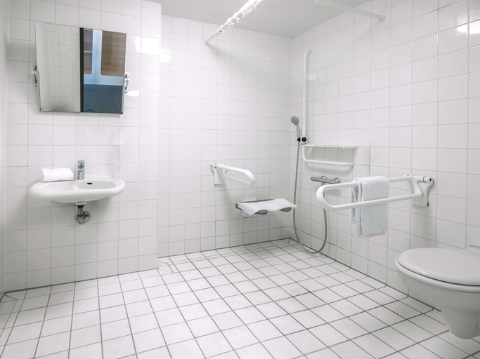Bathroom 5, B&B Hotel Stuttgart-City, Stuttgart