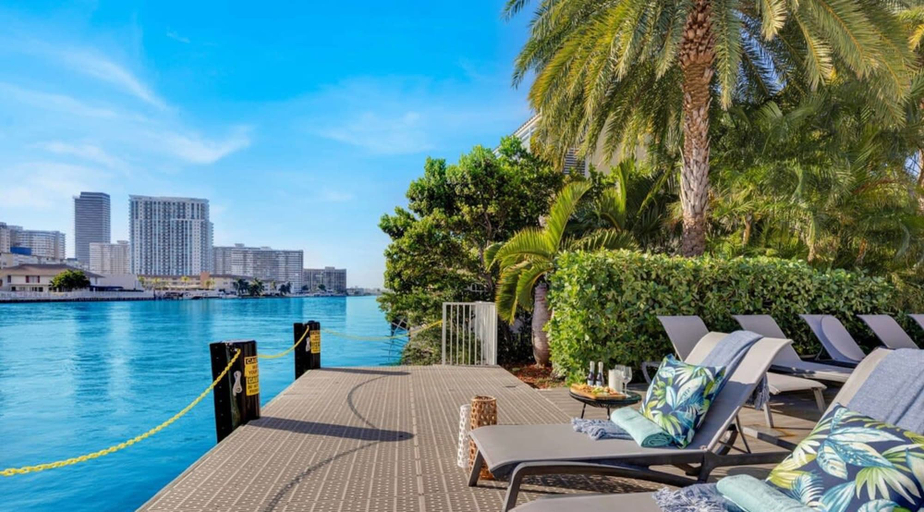 Others 4, Lovely Studio With Amazing Views, Broward