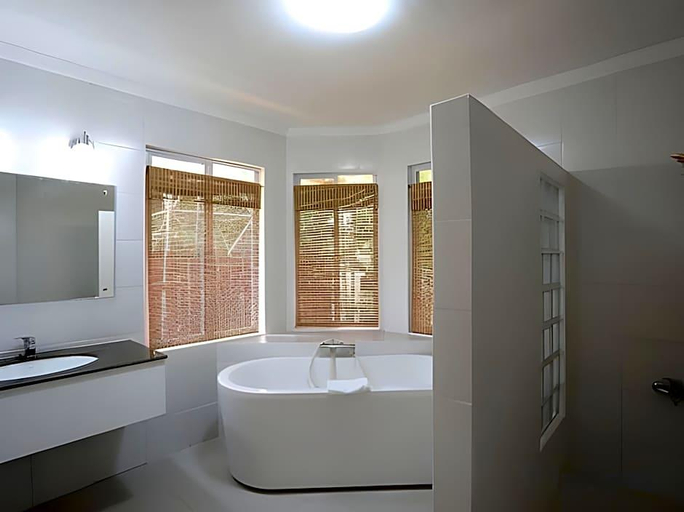 Bathroom 4, Palms Cove Resort, Panglao