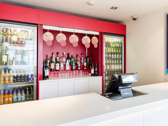 Food & Drinks 4, Travelodge Farnborough Central, Hampshire