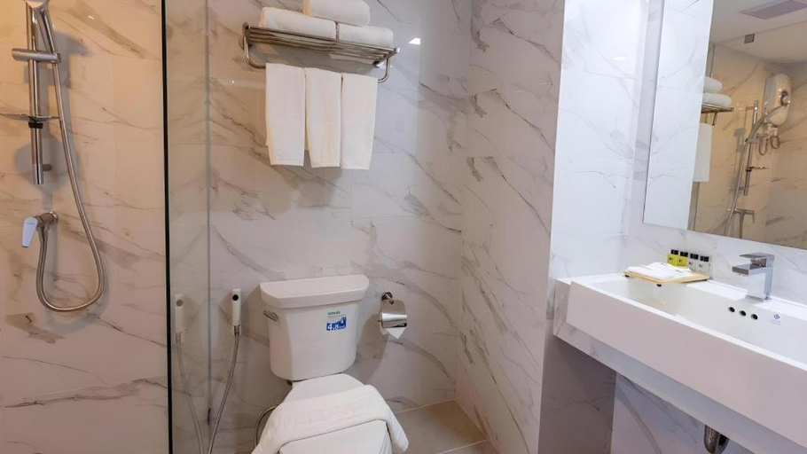Bathroom 4, B2 Rayong Boutique and Budget Hotel, Muang Rayong