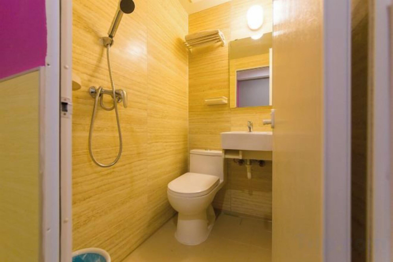 Bathroom 3, Yilong Chain Hotel (Lanzhou Plaza Xikou Branch), Lanzhou