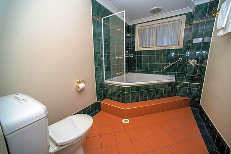 Bathroom 5, Beaches Serviced Apartments, Port Stephens