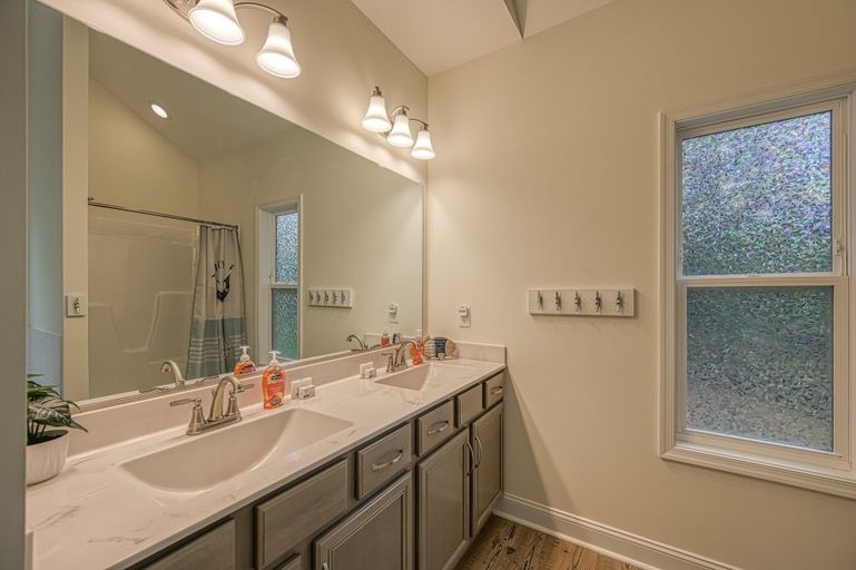 Others 3, Dog-friendly Lakefront Home With Dock, Game Room, Kayaks, hot Tub, & Firepit, Louisa