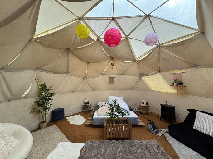Others 5, The Leaf & Lantern Dome - Sleeps 5 - Dog Friendly, Wiltshire