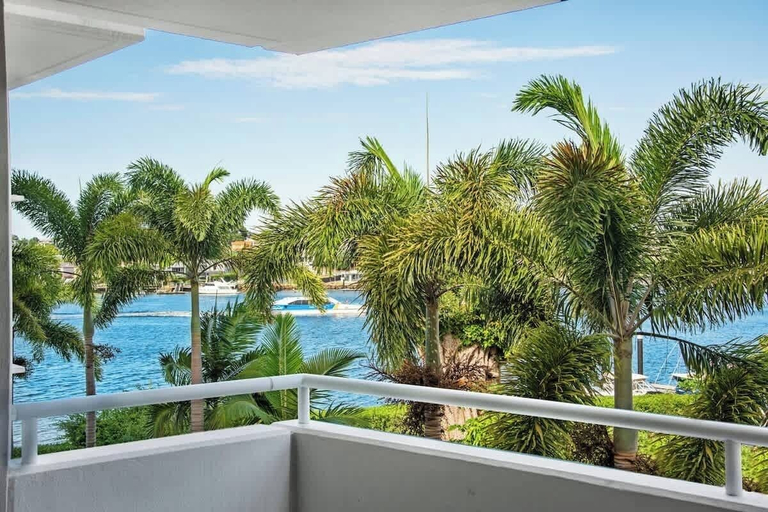 Others 3, New Farm Water Views! 2bed/2bath/1car, Newstead