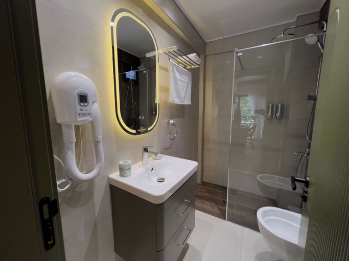 Others 2, Alâ Marmara Hotel, Marmara
