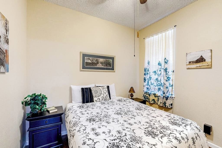 Others 5, Golf Course-view Home With Yard, Grill, AC, & Washer/ Dryer - Dog-friendly, Travis