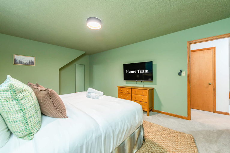 Others 3, 6 Br Sleeps 20 I Sauna Theater Putt Putt Hot Tub, Buncombe