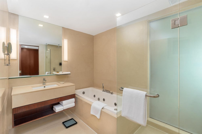 Bathroom 5, Country Inn & Suites by Radisson, Sahibabad, Distt Ghaziabad (U.P.), Ghaziabad