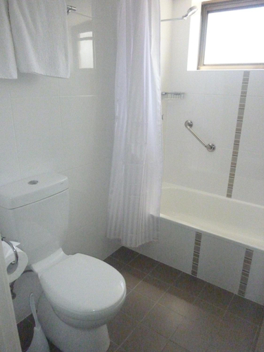 Bathroom 4, Coral Towers Holiday Apartments, Cairns