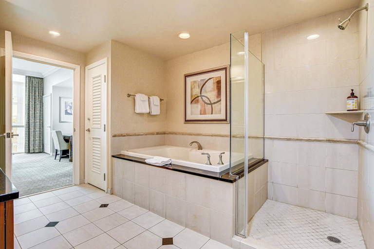 Others 4, MGM 12721 Executive Corner 1BR Strip View Balcony, Clark