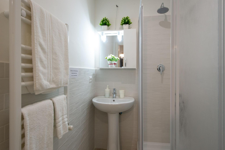 Bathroom 5, Bonifacio VIII, Rome