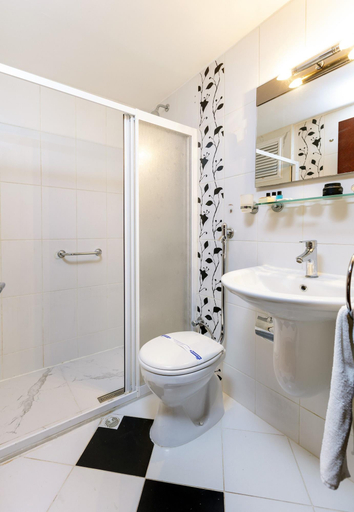 Bathroom 4, Kaya Hotel, Konak