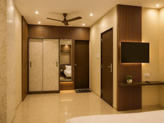 Others 5, HOTEL VEERATN, Kolhapur