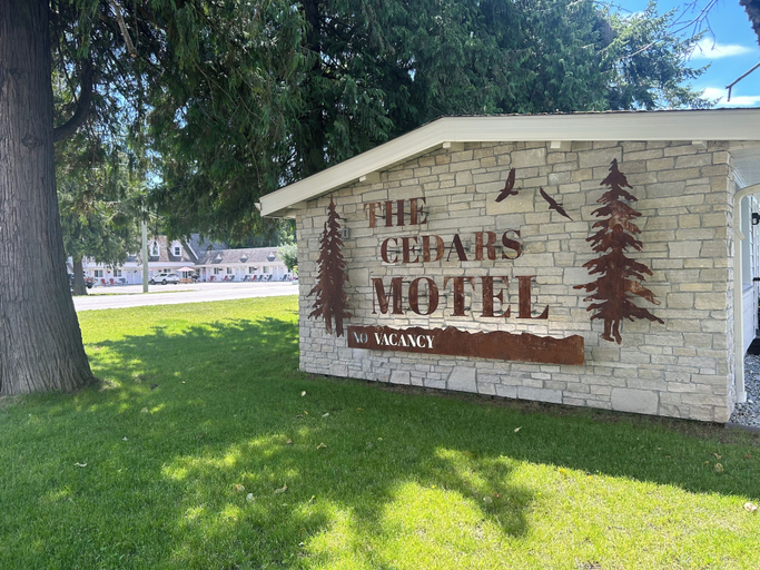 Exterior & Views 2, The Cedars Motel, Columbia-Shuswap
