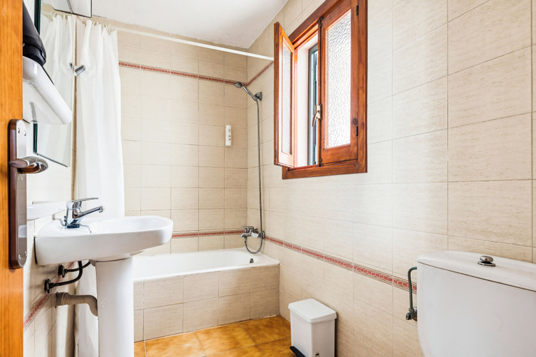 Bathroom 3, Apartamentos Mar Blanca, Baleares