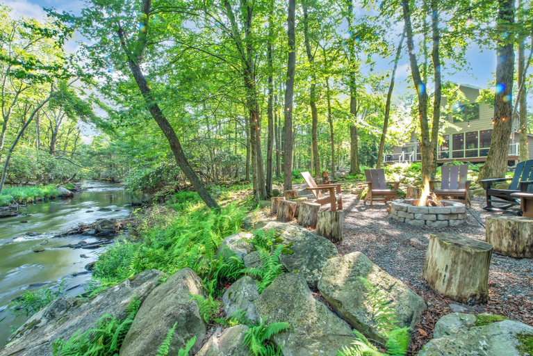 Others 1, Bright 4BR Home in Big Bass Lake, Wayne