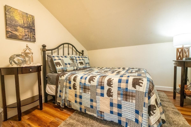 Bedroom 2, Hiker's Hideaway, Sevier