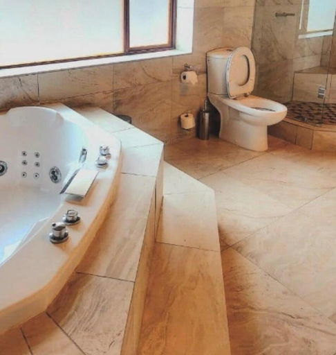 Bathroom 2, Keleo Safari Lodge, Waterberg