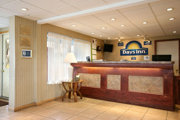 Public Area 2, Days Inn by Wyndham Tannersville, Monroe