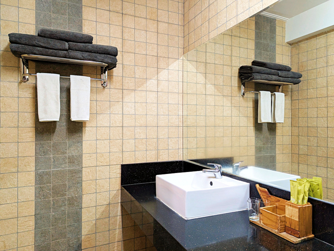 Bathroom 5, Oase Resort Bandung, Bandung