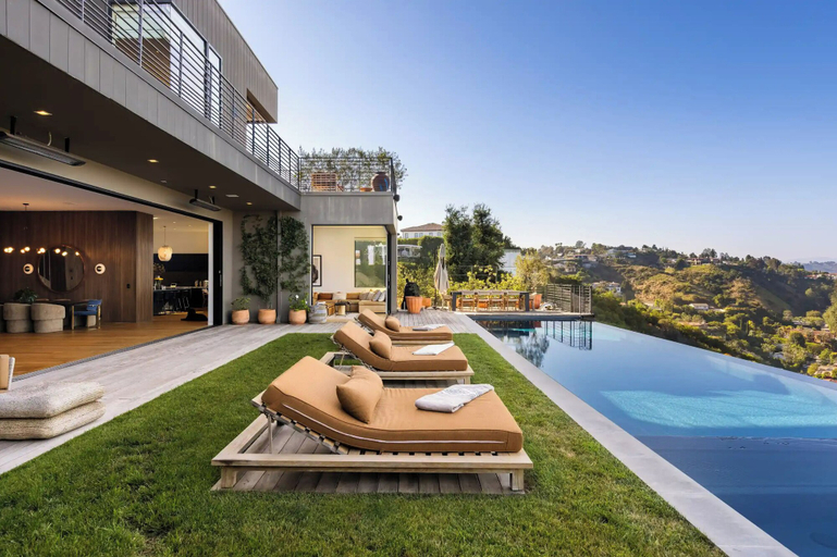 Others 5, Dolce Vista, Los Angeles