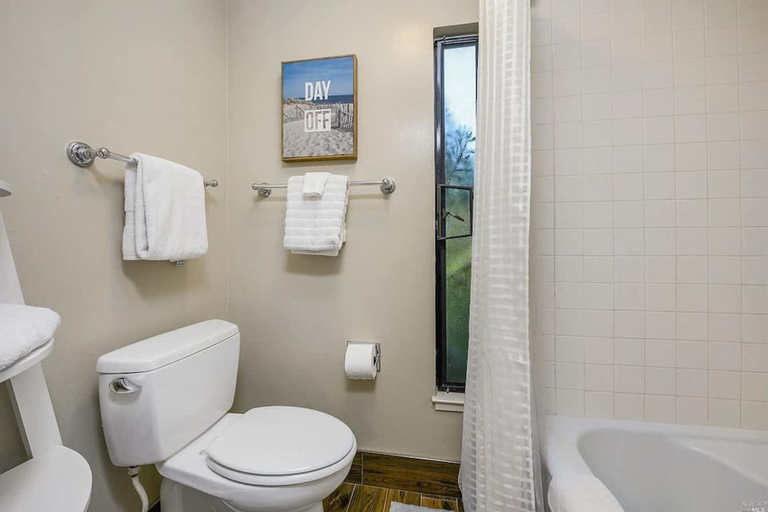 Others 3, Elegant Napa Retreat Luxe Beds Prime Location, Napa