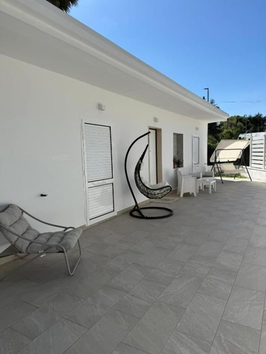 Others 4, B&B Aura, Salerno