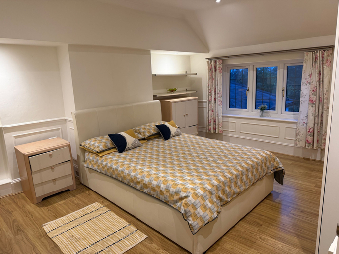 Others 2, Cottage Annexe - Sleeps 4 - Parking and Patio, London