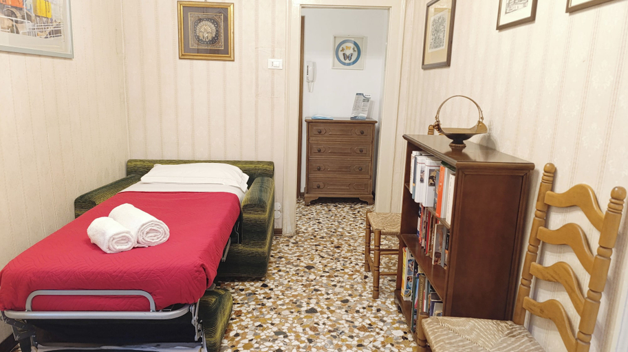 Others 3, Apartment Near Biennale Theatre by Ca-sa Check, Venezia
