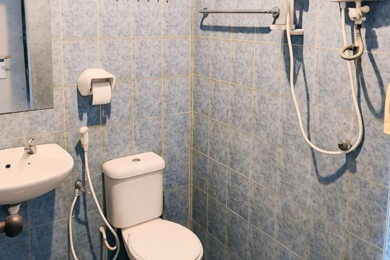 Bathroom 4, Hotel Seri Nilai, Seremban