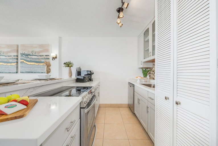 Others 5, Ocean-view 1BR Condo With Pool, AC and Beach Access-maalaea Banyans 112, Maui