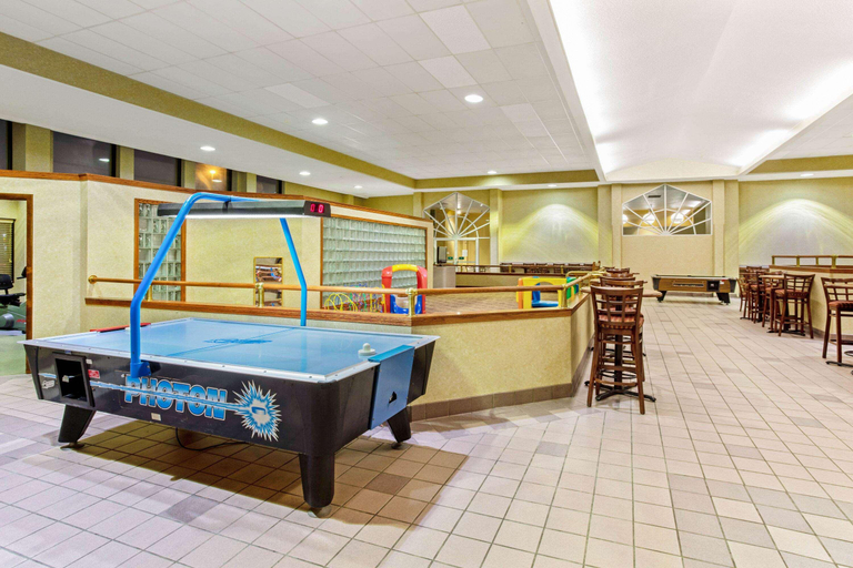 Food & Drinks 5, La Quinta Appleton College Avenue, Outagamie