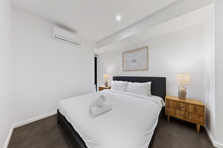 Others 2, Modern 2-bed Apartment With Private Balcony, Perth