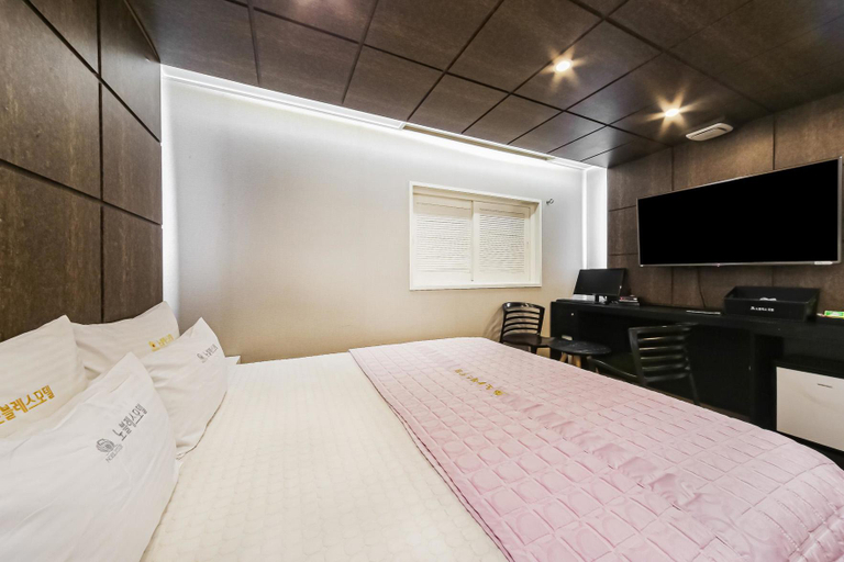 Bedroom 4, Busan Yonghodong Noblesse, Nam
