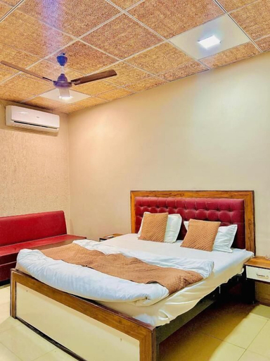 Others 3, Hotel Jagtara, Indore