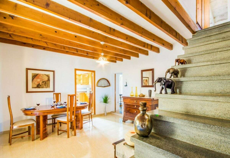 Others 5, Finca "pegasus", Baleares