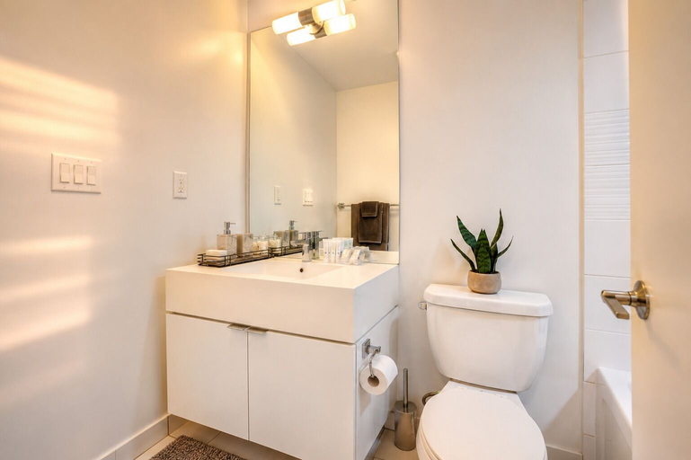 Others 4, Platinum Premium Residence, Toronto