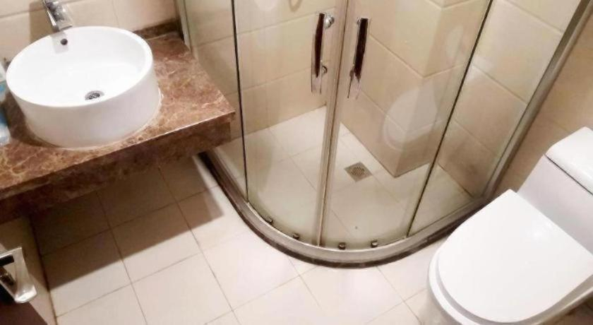 Bathroom 3, Pai Hotel Tangshan Gangyao Road Hebei Bridge, Tangshan