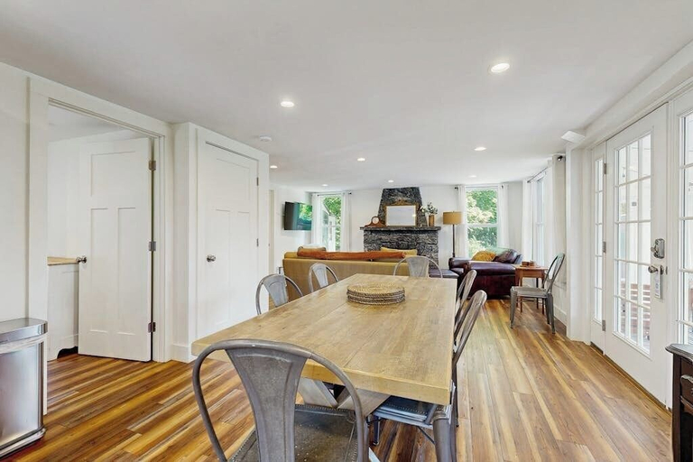 Others 5, Coastal Charmer With Screened-in Porch, Grill, & AC, Lincoln