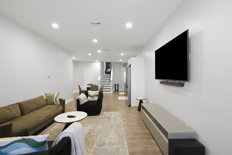 Others 3, Stylish 1bd Urban Haven Near Inner Harbor 1 Bedroom Apts, Baltimore