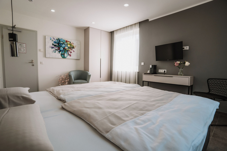 Others 3, Mey Boardinghouse, Bielefeld