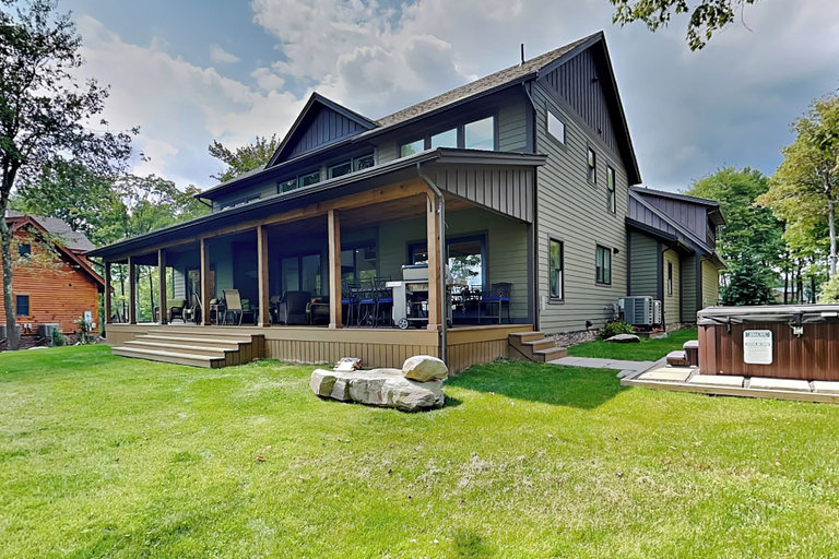 Exterior & Views