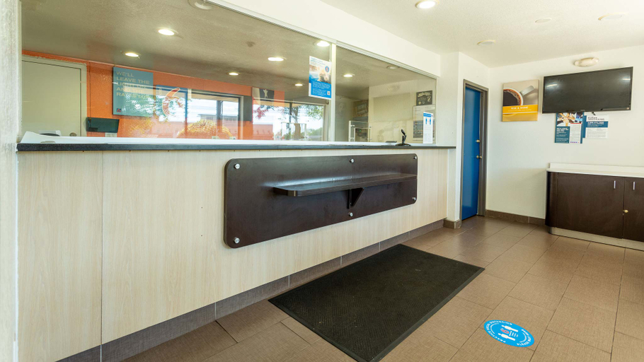 Public Area 2, Motel 6 Camp Springs, DC - South Camp Springs, Prince George's