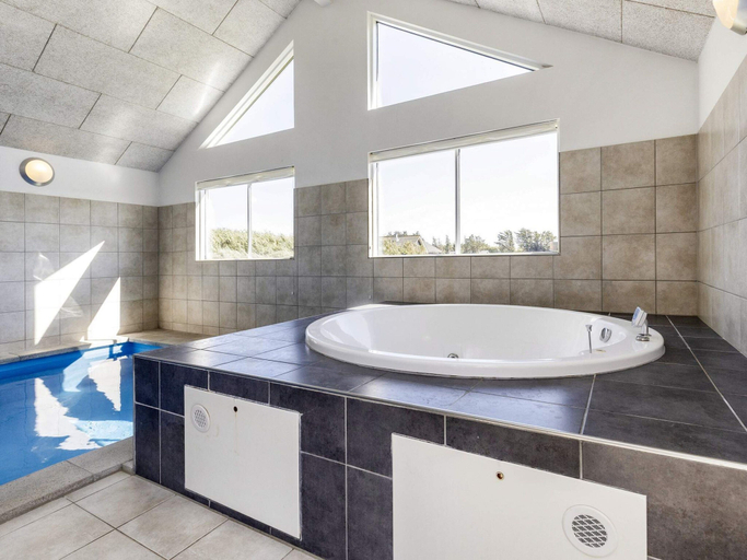 Bathroom 4, 5 Star Holiday Home in Lokken, Hjørring
