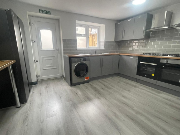 Others 1, Winners Inn - Modern 1BR Cozy Retreat - Free Parking, Tameside