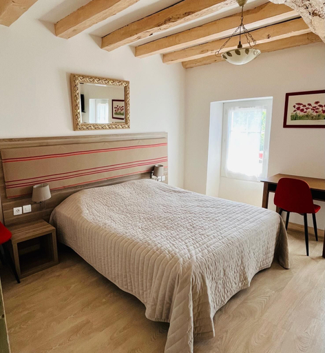 Bedroom 4, Pikassaria, Pyrénées-Atlantiques